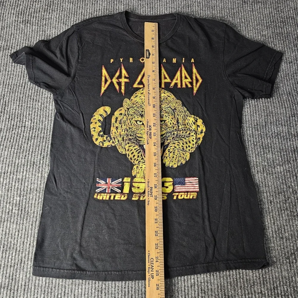 Def Leppard Pyromania Shirt Mens Small Black 1983 Tour Graphic Band Rock‎ Tee